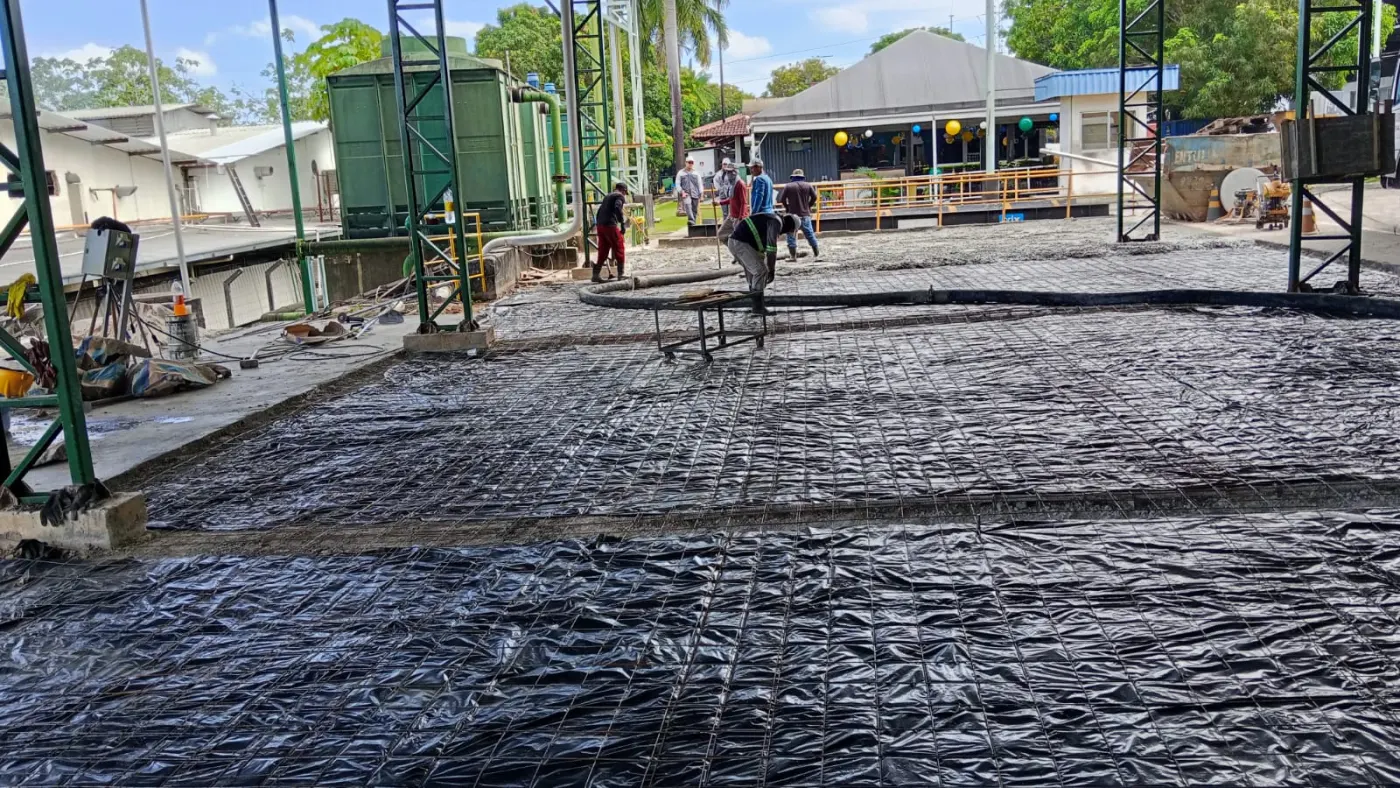Piso industrial de concreto finalizado